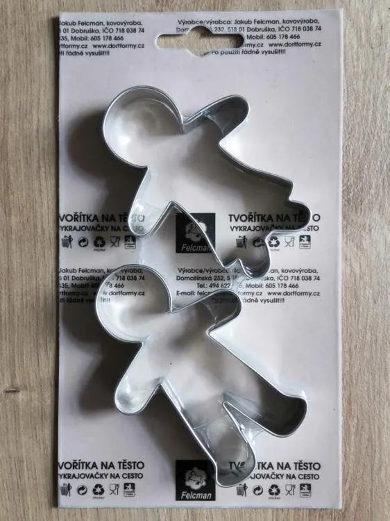 Sada dvou velkých pocínovaných vykrajovátek ve tvaru panenky a panáčka na perníčky od značky Felcman