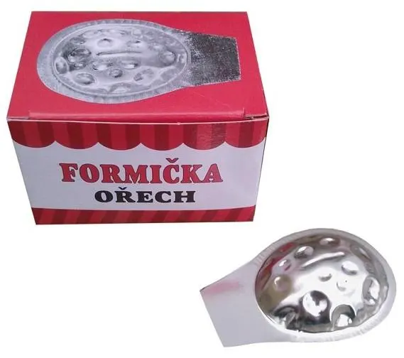 Vyklápěcí formička ve tvaru ořechu o velikosti 4 cm z pocínovaného plechu pro tvarování cukroví a perníčků, balení 20 ks