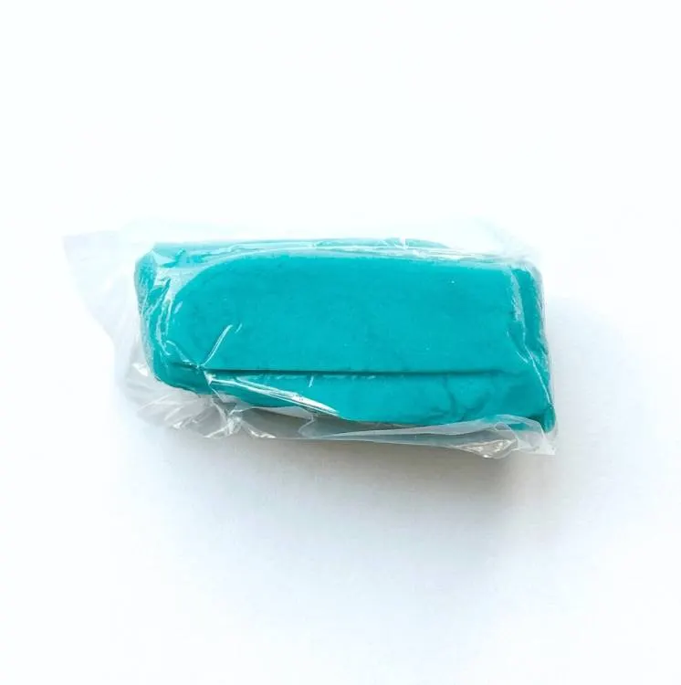 Pravý marcipán světle modrý 28 % mandlí 100 g