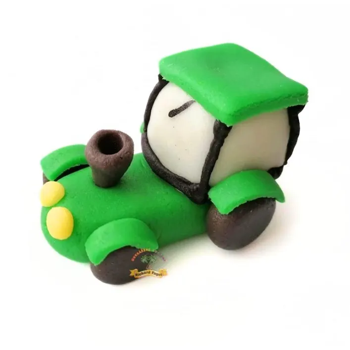 Figurka na dort zelený traktor z kokosové hmoty 70 g