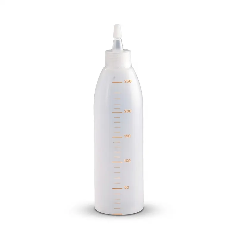 Plastový dávkovač a rozprašovač s hubicí a měrkou 250 ml